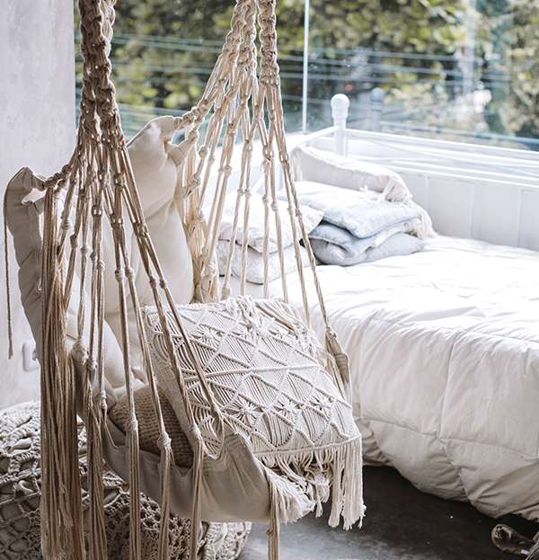 Integrales Balugasa 16 Hanging Chair on Bedroom